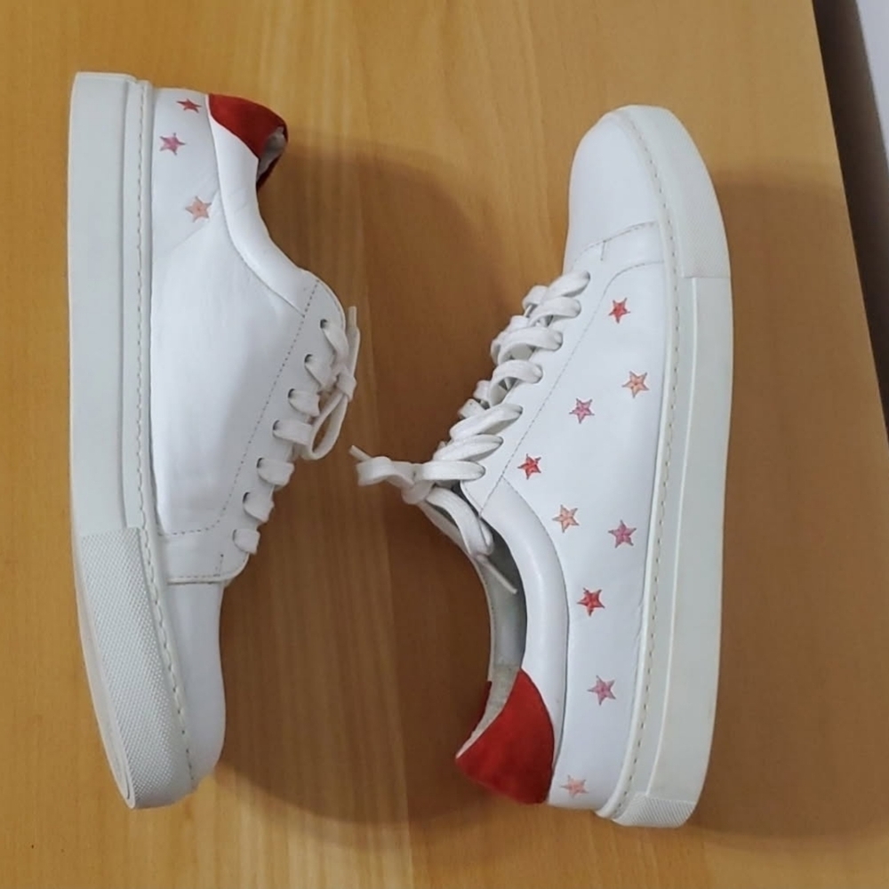 Oliver Bonas White Sneakers with Red Embroider Star Accents Detail Size 40 EUR